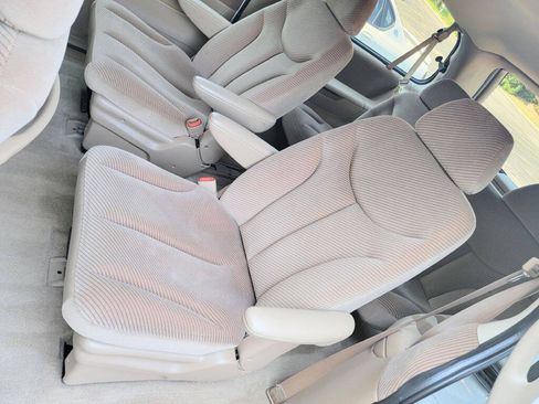 Used 1996 Dodge Grand Caravan LE FWD image 16