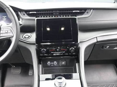 Used 2023 Jeep Grand Cherokee Altitude AWD/4WD image 24