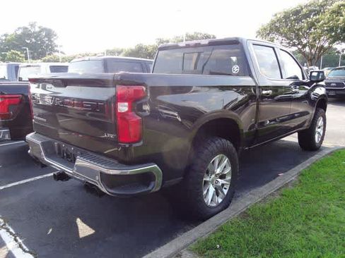 Used 2021 Chevrolet Silverado 1500 LTZ w/ Technology Package AWD/4WD image 6