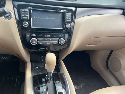 Used 2015 Nissan Rogue SV w/ SV Premium Package FWD image 16