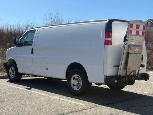 Used 2021 Chevrolet Express 3500 w/ Driver Convenience Package image 6