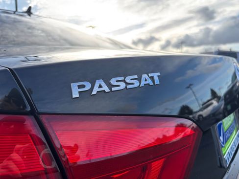 Used 2014 Volkswagen Passat 1.8T Wolfsburg Edition image 32