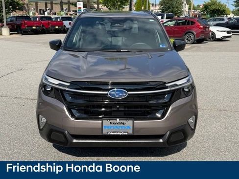 Used 2025 Subaru Forester Touring AWD/4WD image 2