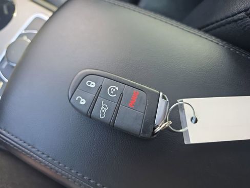 Used 2018 Jeep Grand Cherokee Limited image 39