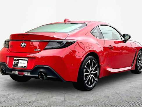 Used 2023 Toyota GR86 RWD image 13