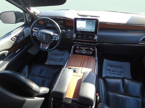 Used 2019 Lincoln Navigator Reserve image 10