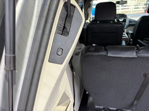 Used 2015 Chrysler Town & Country Touring-L w/ Driver Convenience Group FWD image 28