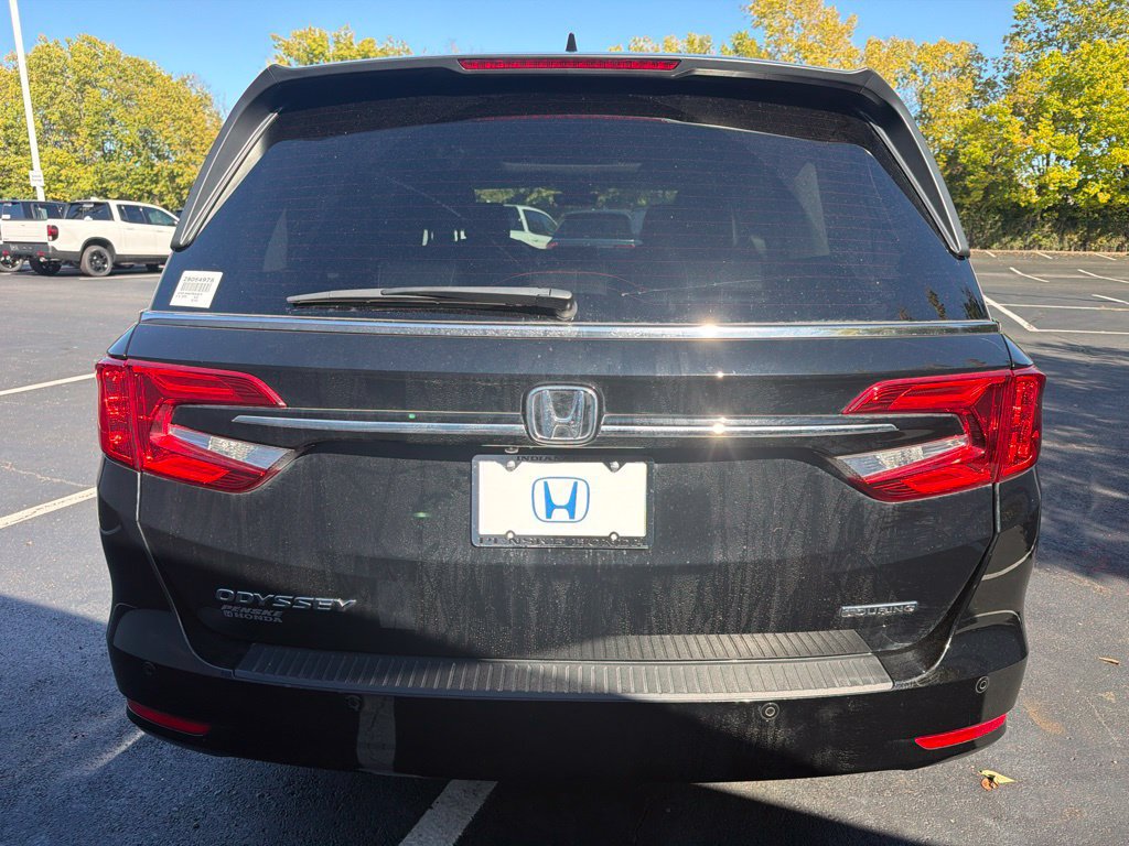 Certified 2024 Honda Odyssey Touring image 4
