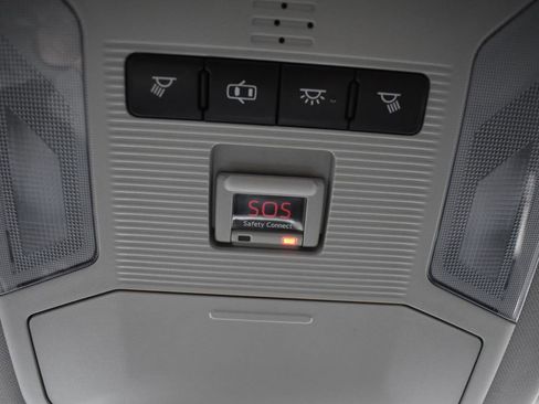 Used 2019 Toyota RAV4 LE w/ Carpet Mat Package image 23