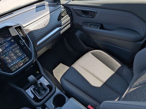 Certified 2025 Subaru Forester Premium AWD/4WD image 11