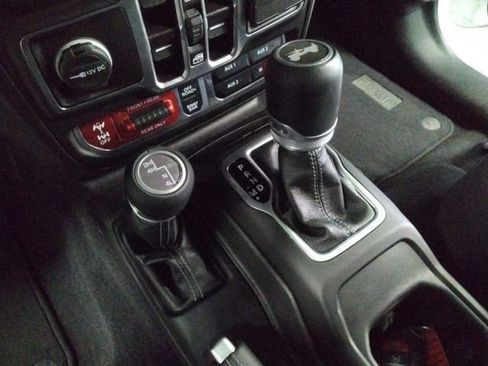 Used 2024 Jeep Wrangler Unlimited Rubicon w/ Convenience Group AWD/4WD image 36