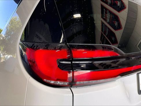 Used 2025 Chrysler Pacifica Limited FWD image 19