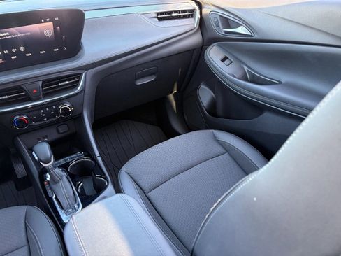 Certified 2025 Buick Encore GX Preferred w/ Comfort Package FWD image 17
