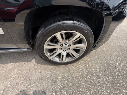 Used 2019 Cadillac Escalade Premium Luxury AWD/4WD image 14