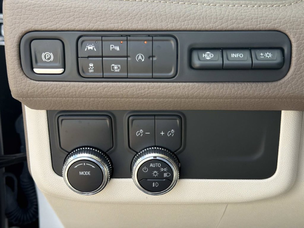 Used 2024 GMC Yukon Denali RWD image 21