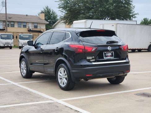 Used 2019 Nissan Rogue Sport S w/ Appearance Package FWD image 3