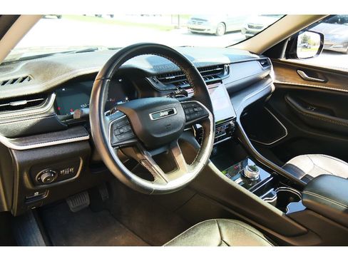 Used 2022 Jeep Grand Cherokee L Limited w/ Luxury Tech Group II image 12