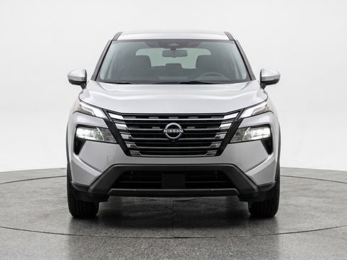 Used 2025 Nissan Rogue SV FWD image 2