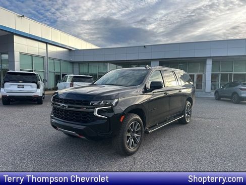 Used 2022 Chevrolet Suburban Z71 w/ Luxury Package image 1