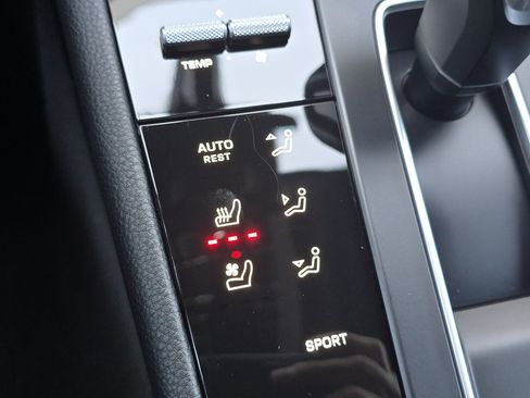 Certified 2025 Porsche Macan image 25