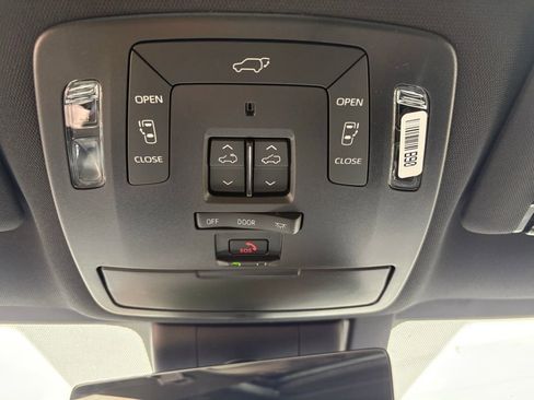 New 2026 Toyota Sienna Platinum image 29