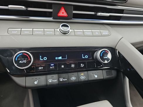 Used 2025 Hyundai Elantra SEL FWD image 22