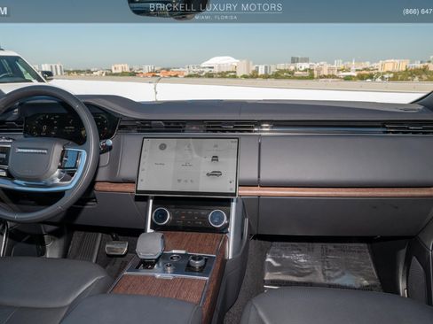 Used 2023 Land Rover Range Rover SE image 8