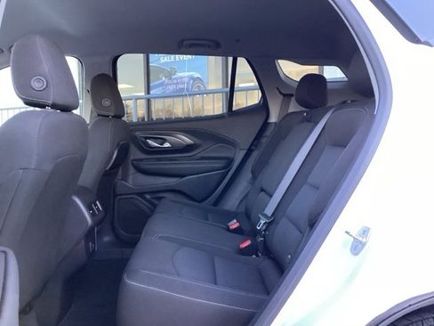 Used 2024 GMC Terrain SLE image 28