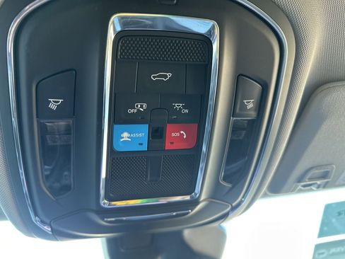 Used 2023 Jeep Grand Cherokee L Limited w/ Trailer Tow Group (B) image 11