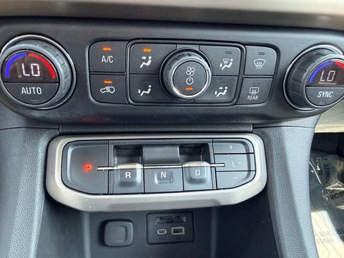 Used 2020 GMC Acadia Denali w/ Technology Package FWD image 12