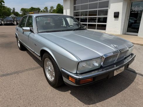 Used 1994 Jaguar XJ6 RWD image 2