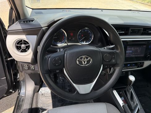 Used 2017 Toyota Corolla LE FWD image 23