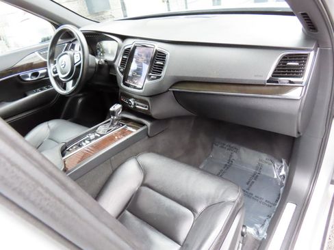 Used 2018 Volvo XC90 T6 Momentum w/ Convenience Package image 21