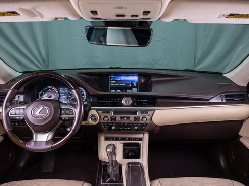 Used 2017 Lexus ES 350 w/ Luxury Package FWD image 12
