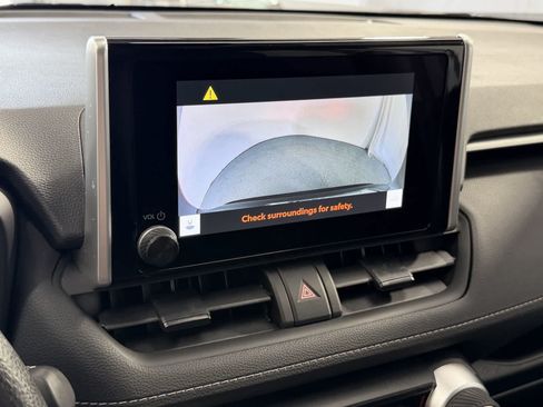 Used 2025 Toyota RAV4 XLE AWD/4WD image 20
