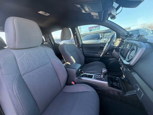 Used 2019 Toyota Tacoma TRD Sport image 25