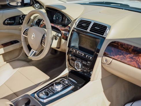 Used 2012 Jaguar XK Convertible RWD image 18