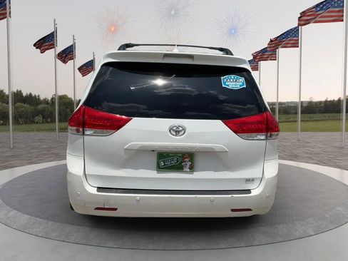 Used 2013 Toyota Sienna XLE w/ Premium Pkg FWD image 6