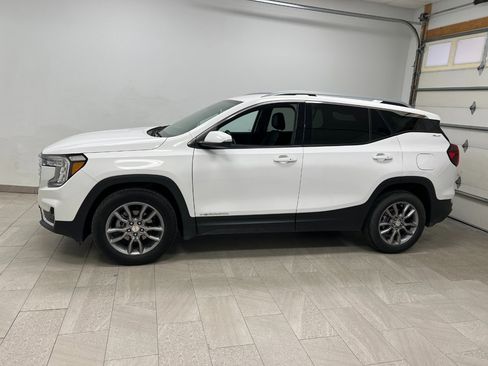 Used 2024 GMC Terrain SLT image 5
