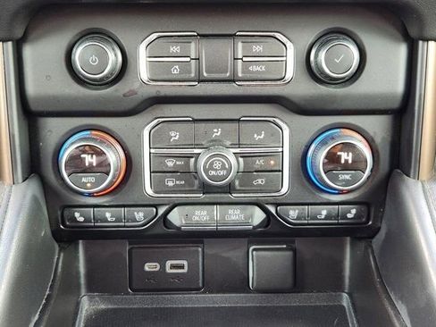 Used 2021 Chevrolet Suburban High Country w/ Premium Package image 17