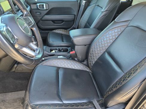 Used 2021 Jeep Wrangler Unlimited Sahara AWD/4WD image 15