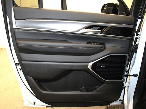 New 2026 Jeep Grand Wagoneer L Limited AWD/4WD image 32