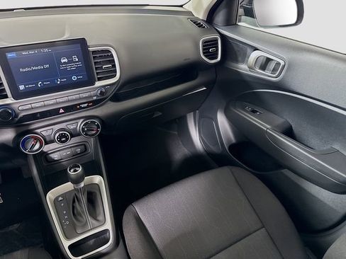 New 2026 Hyundai Venue SE image 24