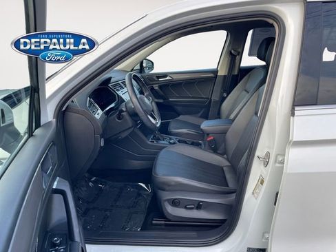 Used 2023 Volkswagen Tiguan SE w/ Panoramic Sunroof Package image 11