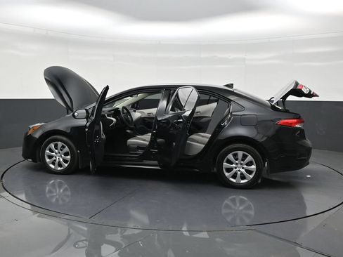 Used 2025 Toyota Corolla LE FWD image 30