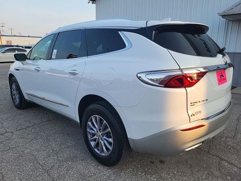 Used 2023 Buick Enclave Essence image 6