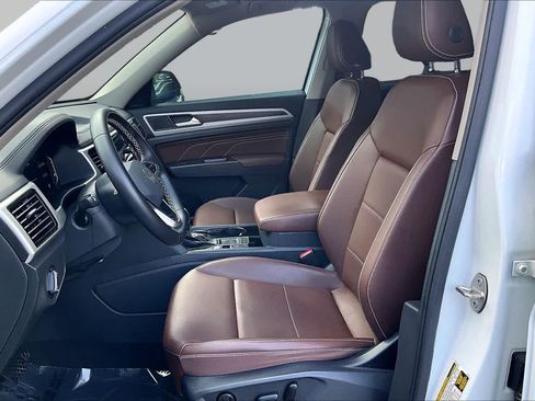 Used 2023 Volkswagen Atlas SE w/ Black Wheel Package FWD image 9