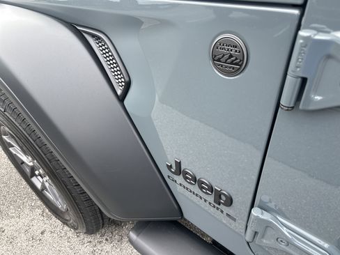 New 2025 Jeep Gladiator Sport image 11