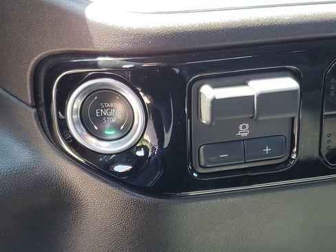 Certified 2025 Chevrolet Silverado 1500 LT AWD/4WD image 16