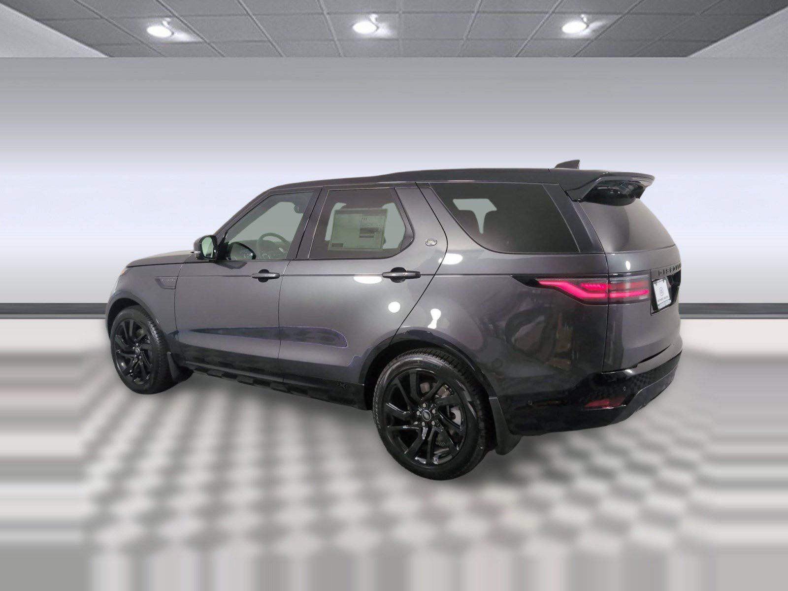 Used 2025 Land Rover Discovery Dynamic SE AWD/4WD image 2